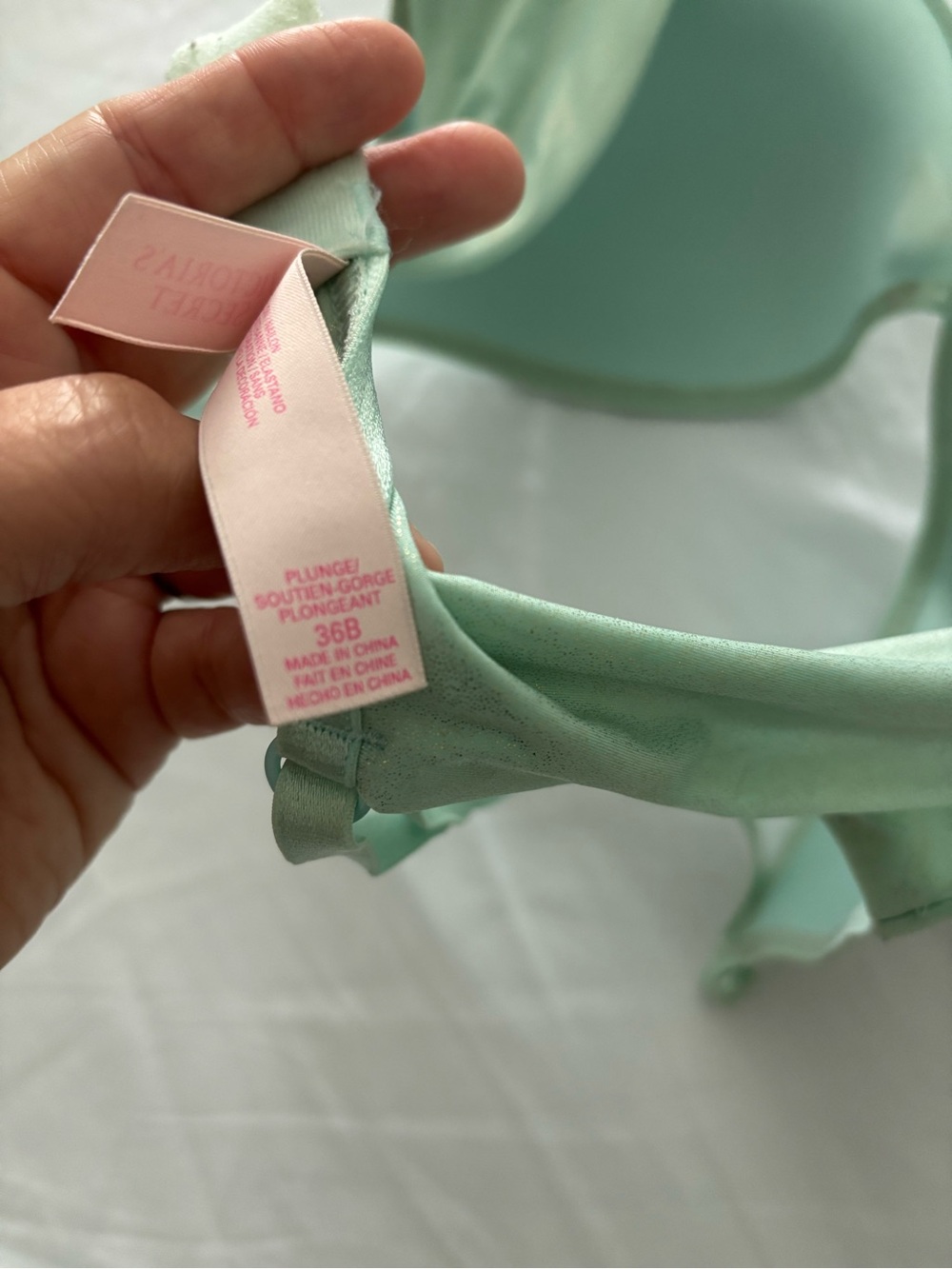 Victoria's Secret Smooth Plunge Light Green Push-Up bra. 36B - Picture 6 of 6